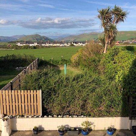 First Floor Apartment With Mountain Views Tywyn Esterno foto