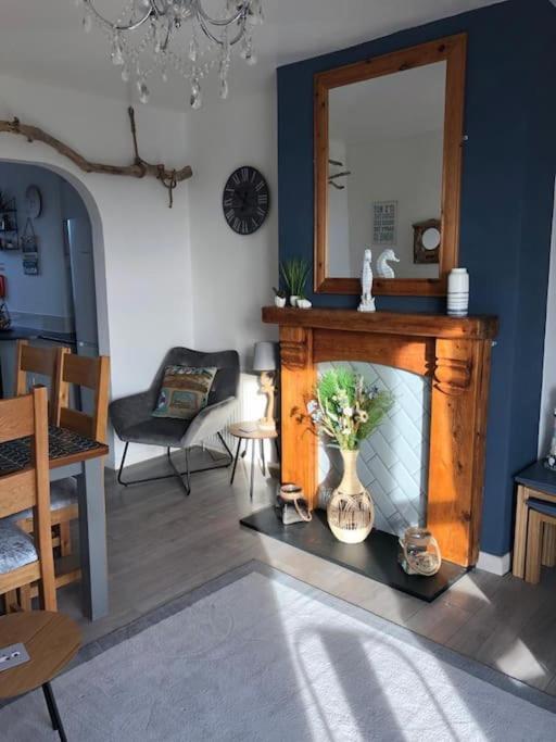 First Floor Apartment With Mountain Views Tywyn Esterno foto