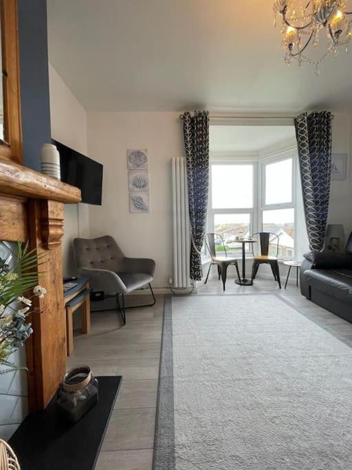 First Floor Apartment With Mountain Views Tywyn Esterno foto