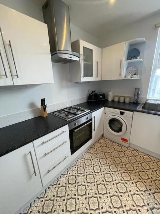 First Floor Apartment With Mountain Views Tywyn Esterno foto