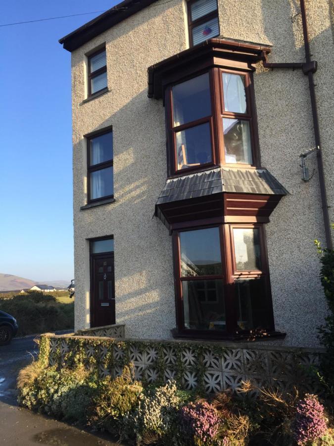 First Floor Apartment With Mountain Views Tywyn Esterno foto